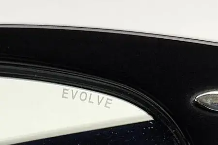 レイバン純正の調光レンズのEVOLVE(エヴォルヴ)のロゴ